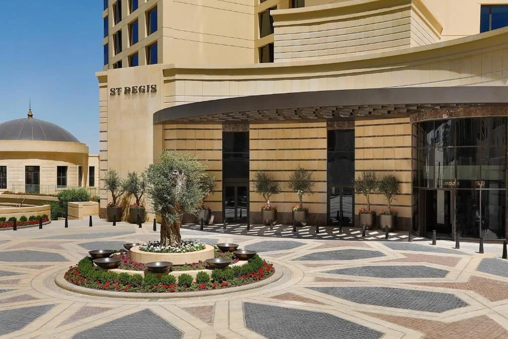 مدخل فندق سانت ريجيس عمان