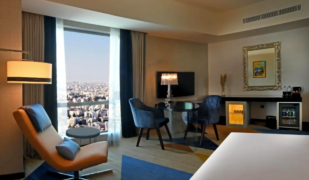 جناح بغرفتي نوم مع سرير كينغ Hilton Amman Hotel 