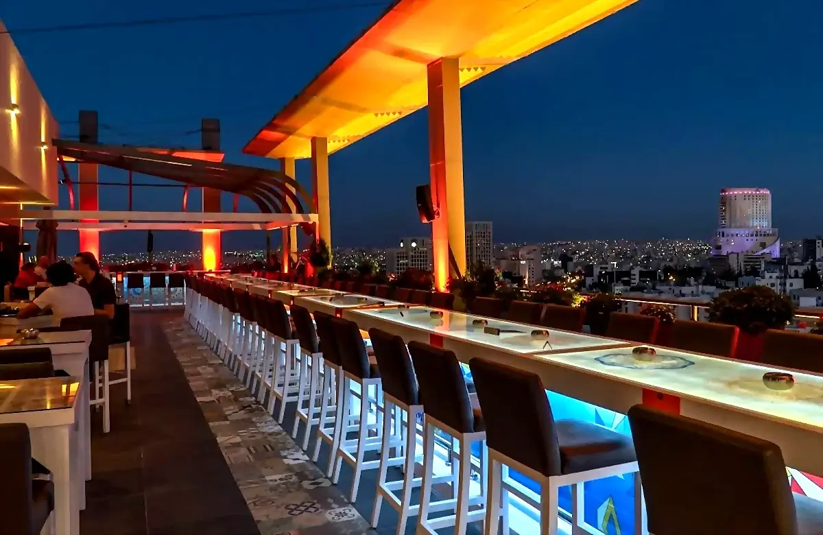 كل ما يخص مطعم Ghoroub Terrace Restaurant and Bar في فندق لاند مارك عمان